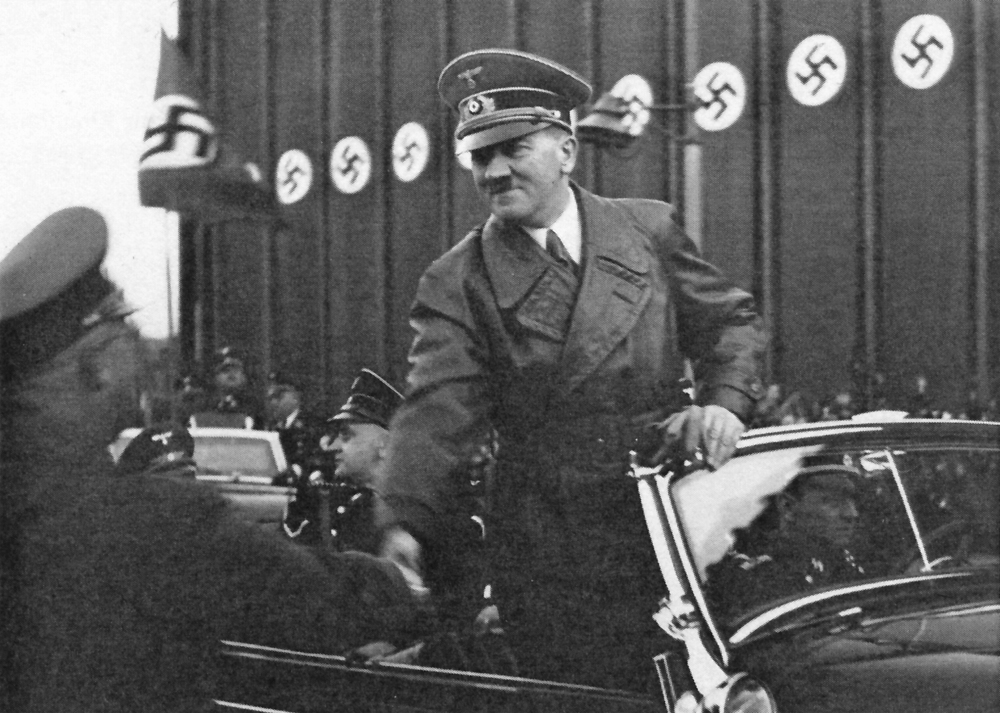 Adolf Hitler at his arrival in Wilhelmshaven